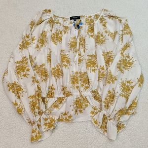 NWT Boutique Floral Flowy Top Blouse sz Med